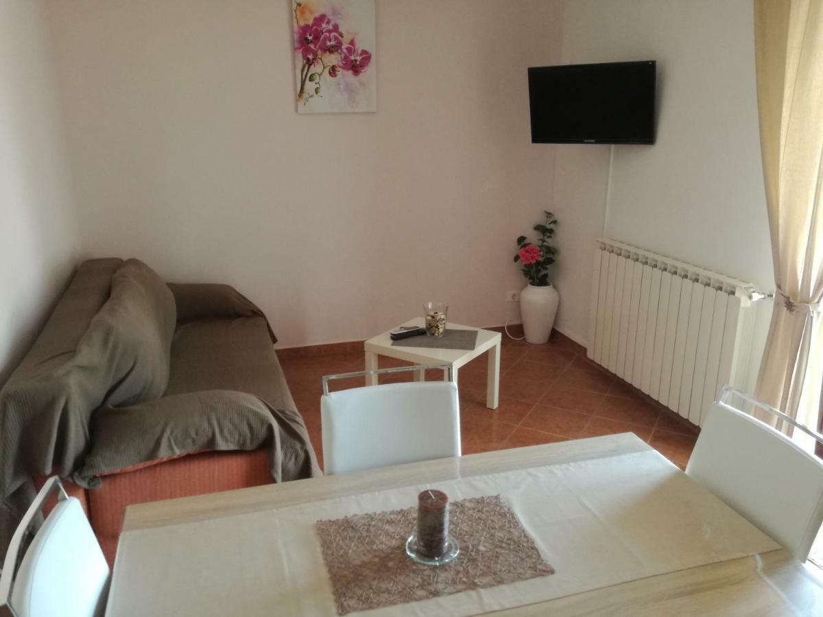 Apartment Vesna Veleniki Eksteriør billede